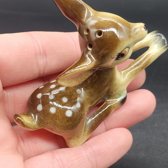 Vintage Ceramic Fawn Deer Salt and Pepper Shakers Japan Cork Stoppers Wide Eyes - Picture 10 of 16